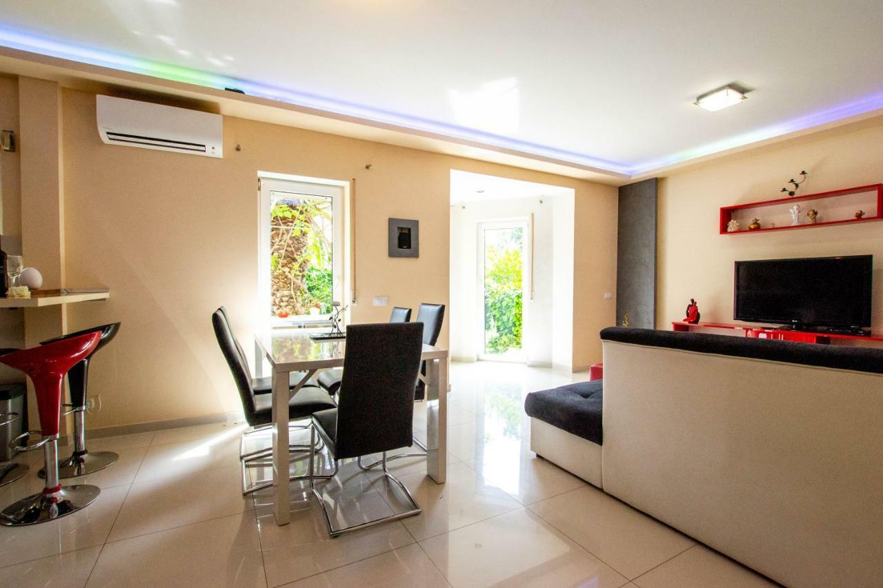 Jela Apartment 7 Pula Exterior photo
