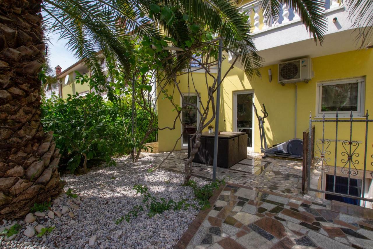 Jela Apartment 7 Pula Exterior photo